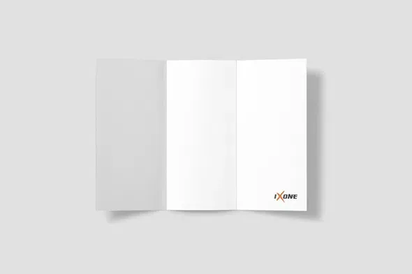 Vorder- und Rückseite eines weißen Flyers mit ixOne-Logo