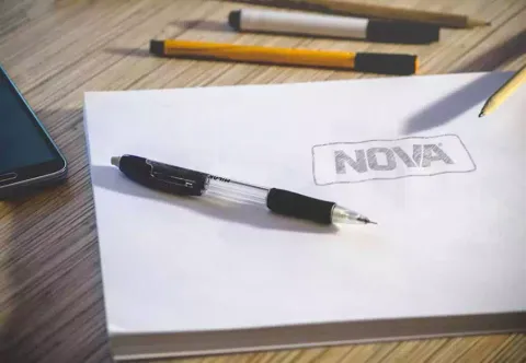 Nova Softwareentwicklung – IT-Website mit Leistungsübersicht und Projektanfrage