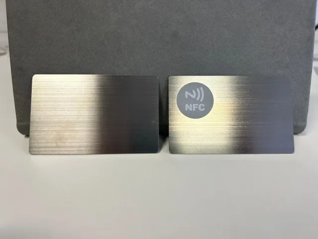 Silberne NFC-Metallkarten mit Gravur